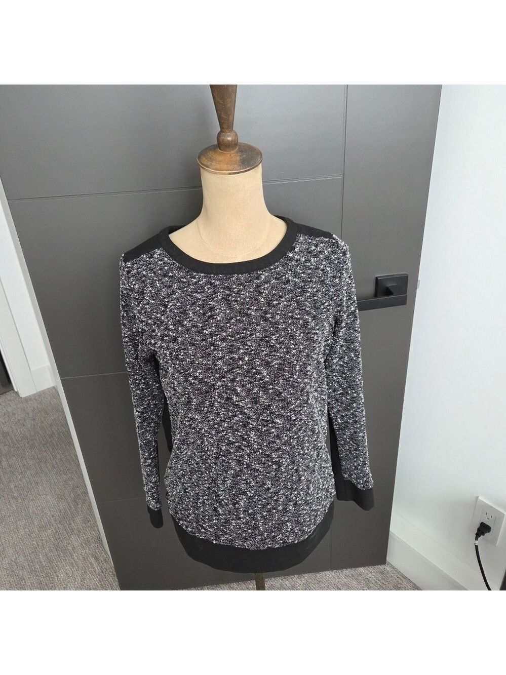 Reitmans Black and Gray Crew Neck Sweater